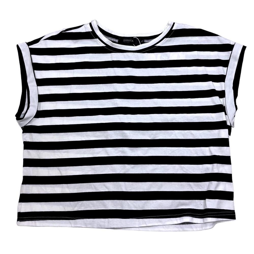 Zesica NWT Cropped Sleevless Shirt Black White Stripes Size Sm